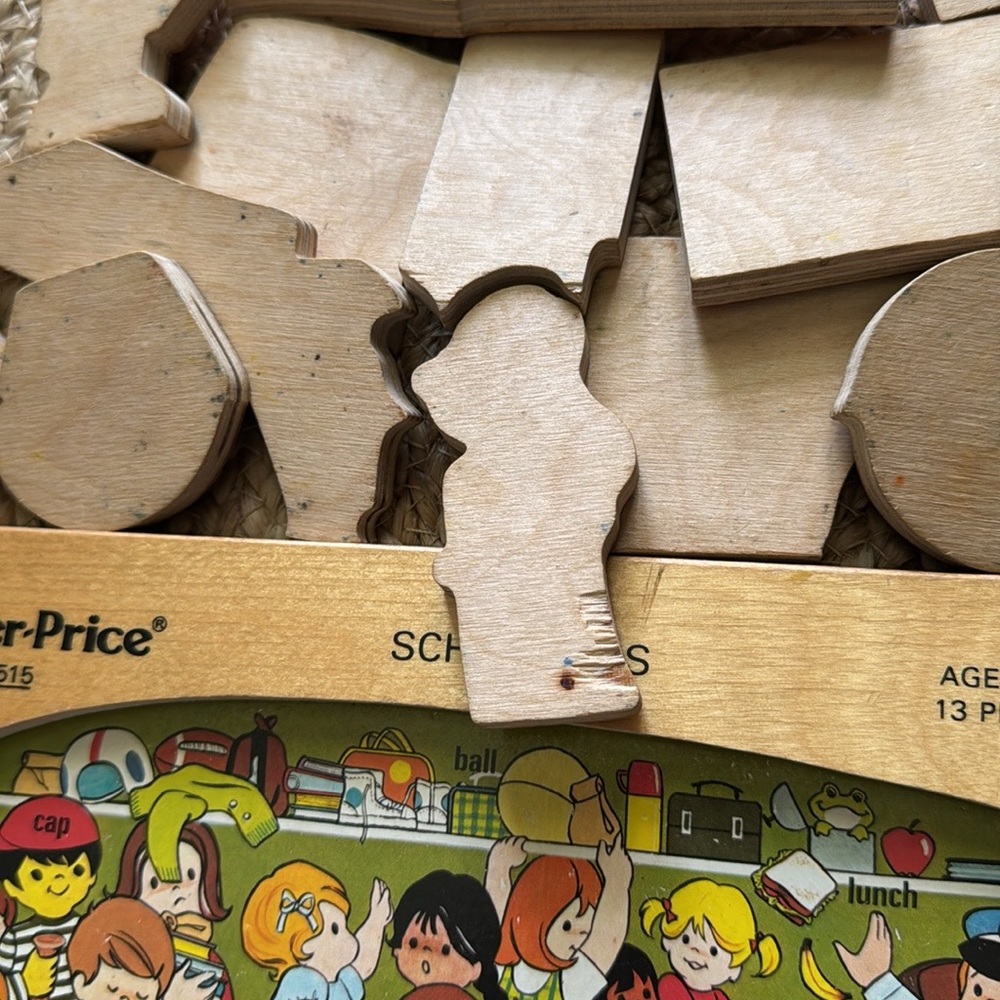 Fisher-Price Yellow and Black School Bus Puzzle. 13 puzzle pieces - Picture 6 of 6